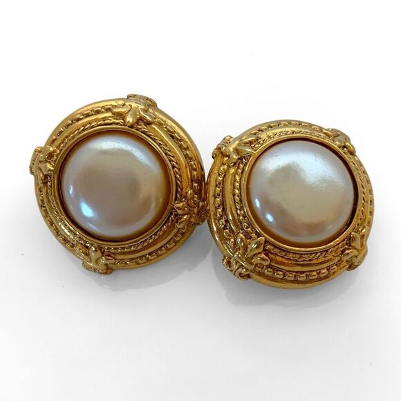 Vintage Faux Pearl Gold Circular Clip Earrings - Picture 2 of 7